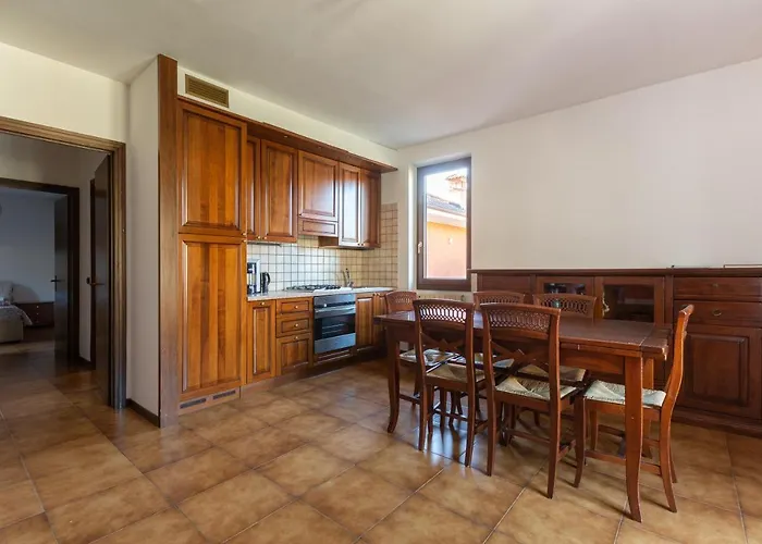 Mysa - Charming With Lake View Apartman